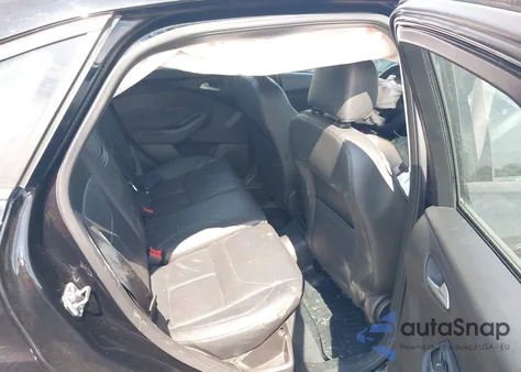 2016 Ford Focus Se z USA, uszkodzony, nr VIN 1FADP3F25GL318640